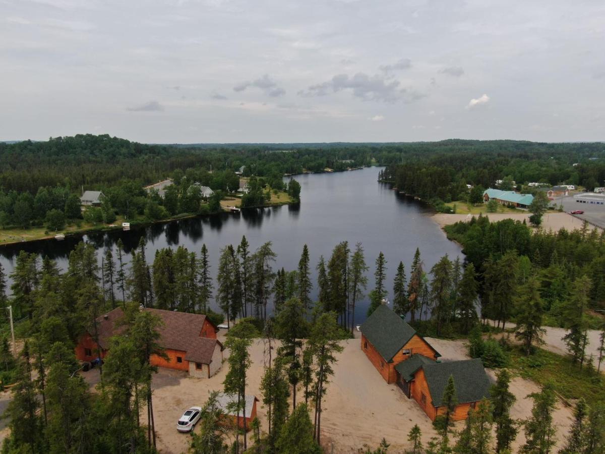 Les Chalets Du Lac Serein Saint Ludger de Milot 外观 照片